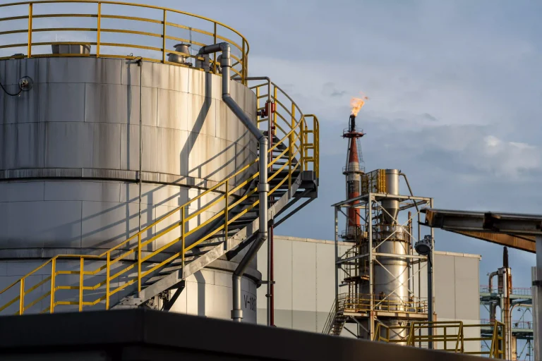 1-environmental-pollution-industry-exterior-daylight